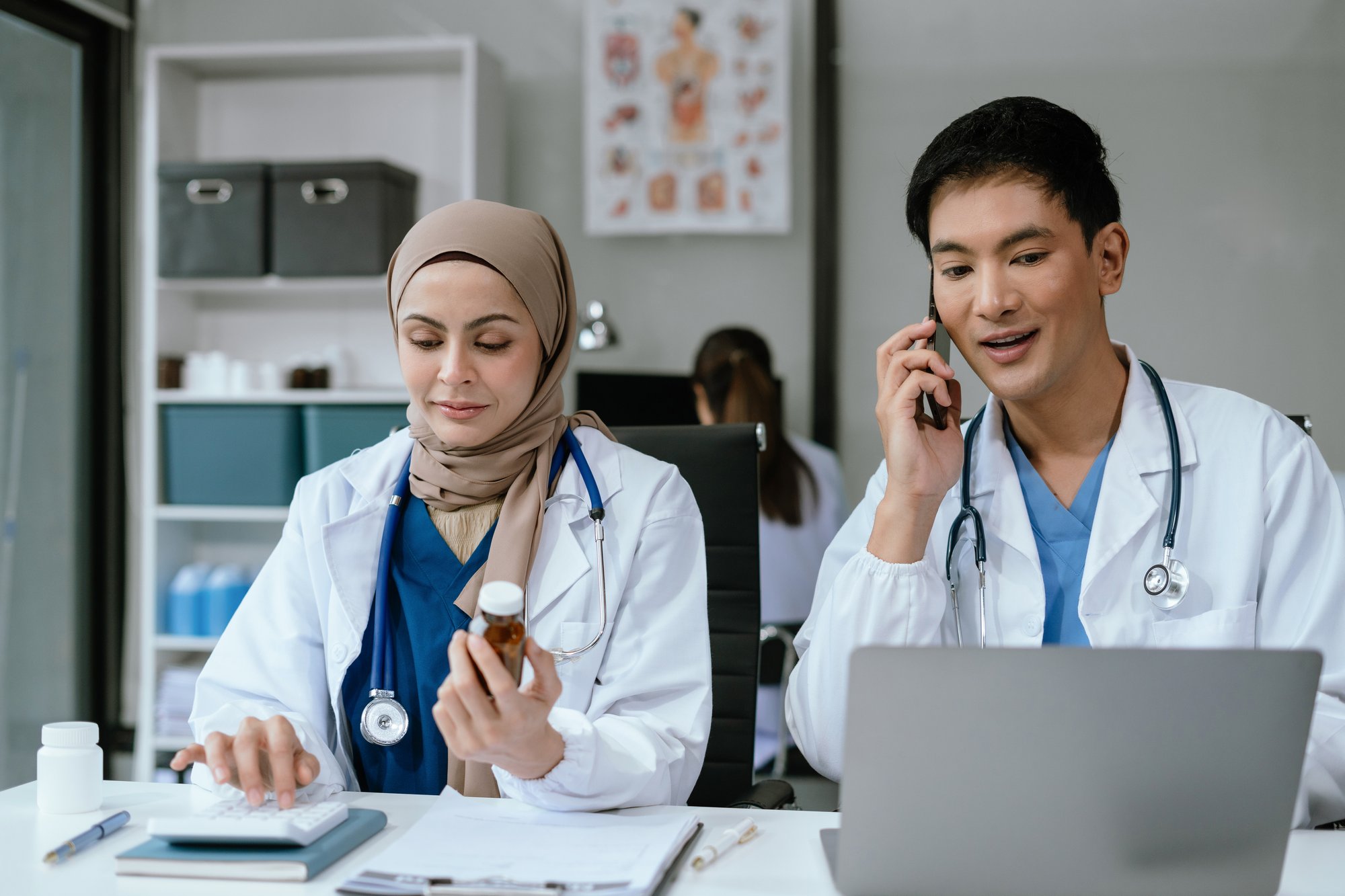 doctor-team-analysis-the-blood-test-examination-r-2024-12-19-19-30-56-utc